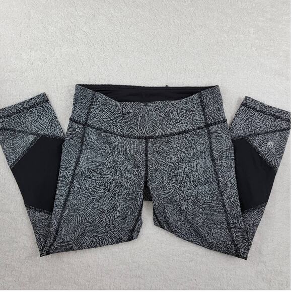 Lululemon Pace Rival Crop Line Up White Black 19" - Picture 1 of 10
